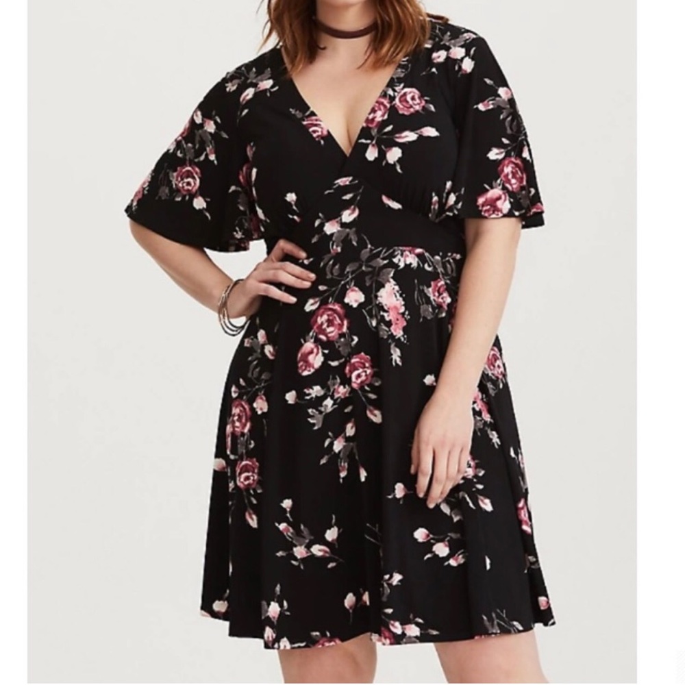 Torrid NWOT BLACK FLORAL JERSEY KNIT SKATER DRESS SIZE 2